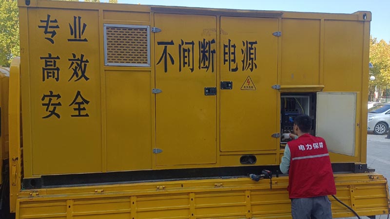 营山柴油发电机组和UPS电源配合使用时，如何避免切换过程中的电力中断？